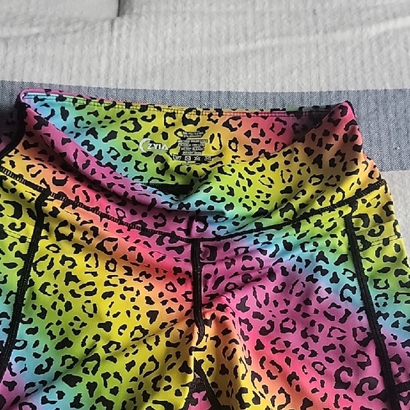 ZYIA Multicolor Leopard Print Light n Tight  Bike Shorts - Picture 2 of 3